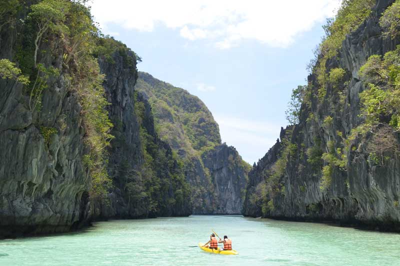 Photo of rafting in paradise.
